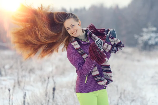 Vrouw winter portret — Stockfoto