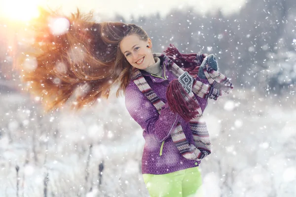 Winterporträt einer Frau — Stockfoto