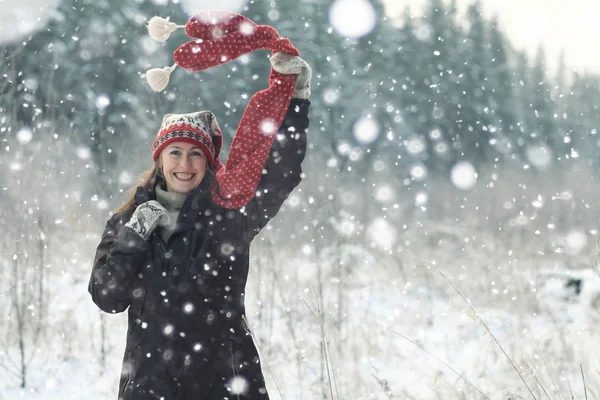 Winterporträt einer Frau — Stockfoto