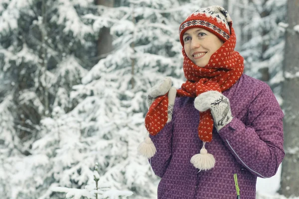 Frau im Winter — Stockfoto