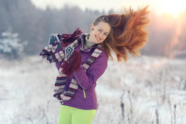 Vrouw winter portret — Stockfoto