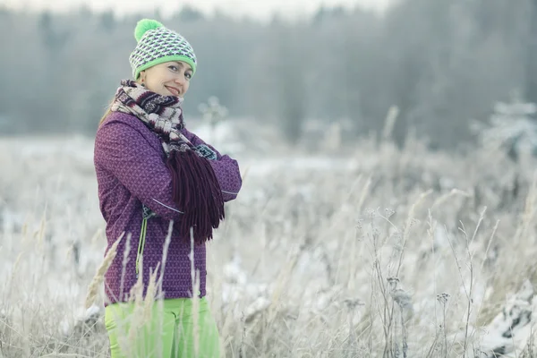 Vrouw winter portret — Stockfoto