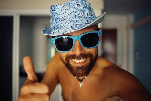 Happy man in hotel on vacation — Stock Photo, Image