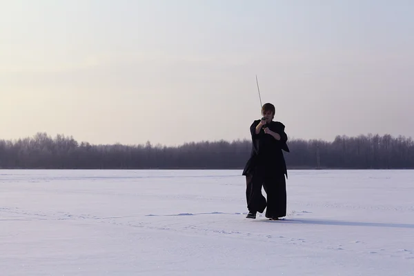 Homme entrainement arts martiaux — Photo