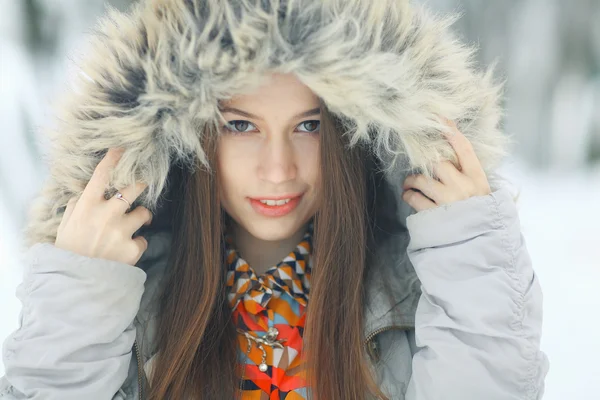 Bella ragazza in inverno — Foto Stock