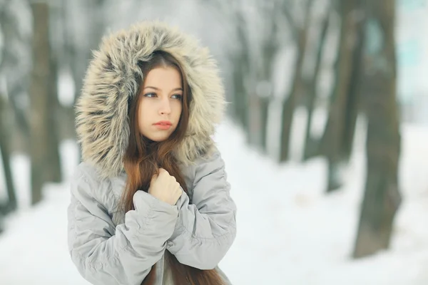 Bella ragazza in inverno — Foto Stock