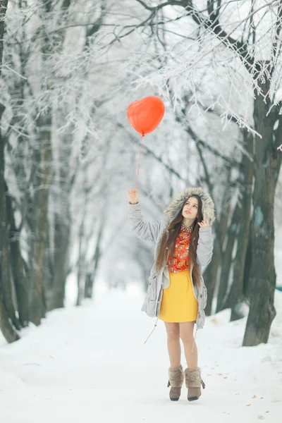 Jeune fille le jour de la Saint Valentin — Photo