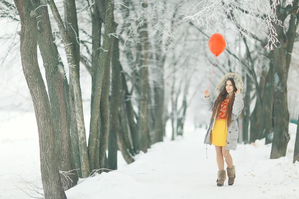 Jeune fille le jour de la Saint Valentin — Photo