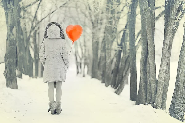 Jeune fille le jour de la Saint Valentin — Photo