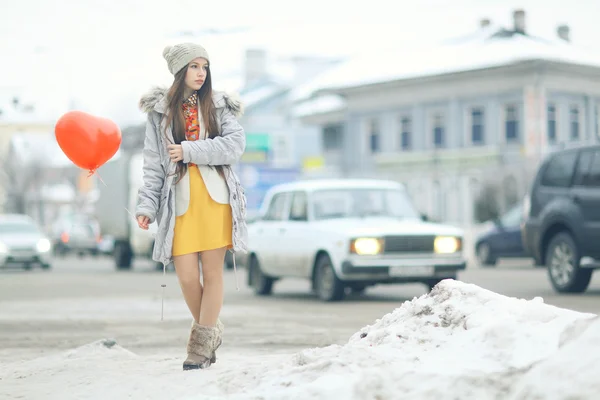 Jeune fille le jour de la Saint Valentin — Photo