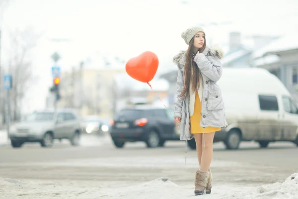 발렌타인 데이에 어린 소녀 — 스톡 사진
