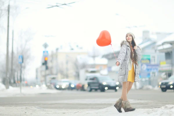 Junges Mädchen am Valentinstag — Stockfoto