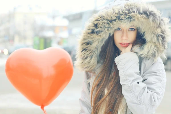 Gadis muda pada hari Valentine — Stok Foto