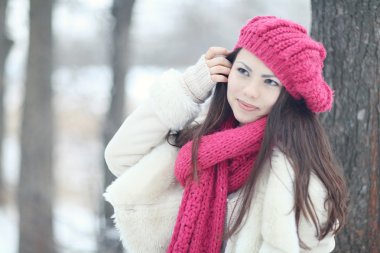 genç kız güzel kış orman