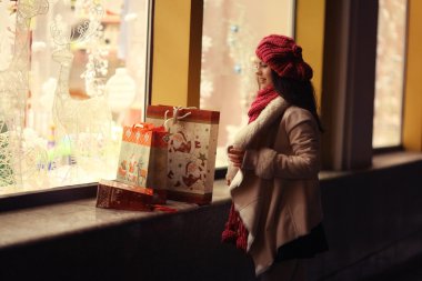 Kız alışveriş Noel indirim üzerinde