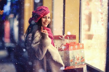 Kız alışveriş Noel indirim üzerinde