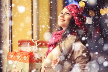 Kız alışveriş Noel indirim üzerinde