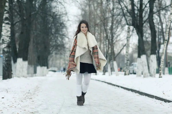 Menina bonita no inverno — Fotografia de Stock