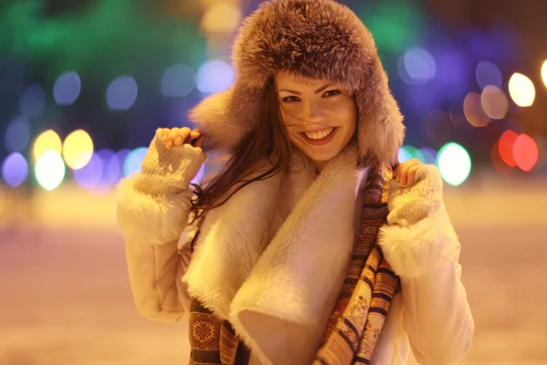 Κοπέλα στο πορτρέτο του χειμώνα — Φωτογραφία Αρχείου