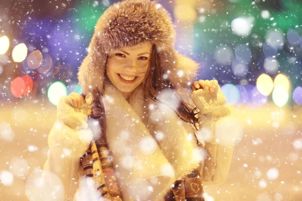 Chica joven en el retrato de invierno — Foto de Stock