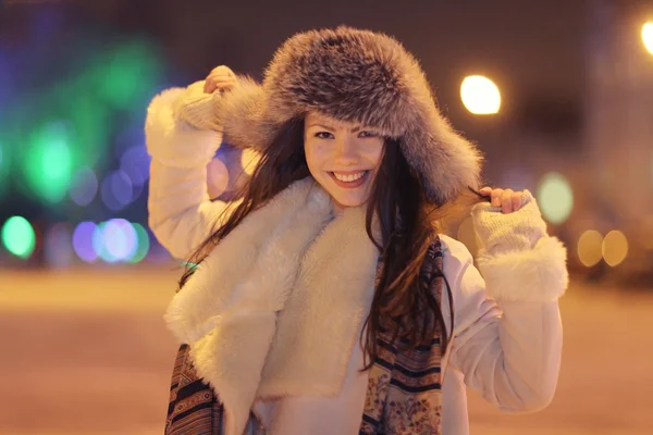 Chica joven en el retrato de invierno — Foto de Stock