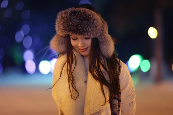 Chica joven en el retrato de invierno —  Fotos de Stock