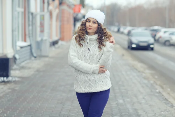 Menina bonita no inverno — Fotografia de Stock