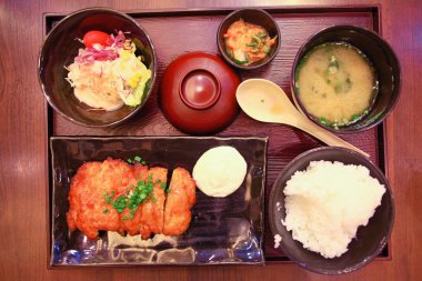 Masasına restoranda yemek