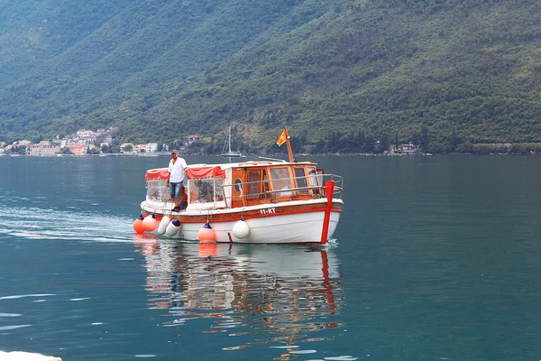 Excursion boat in Montenegro — Stock Photo, Image
