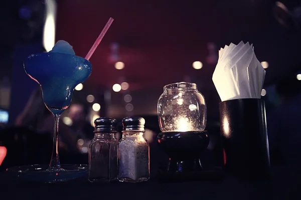 Blauwe cocktail in restaurant — Stockfoto