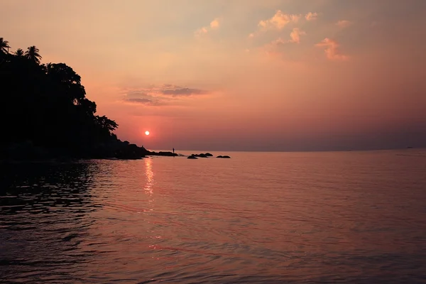 Strand am Meer bei Sonnenuntergang — Stockfoto