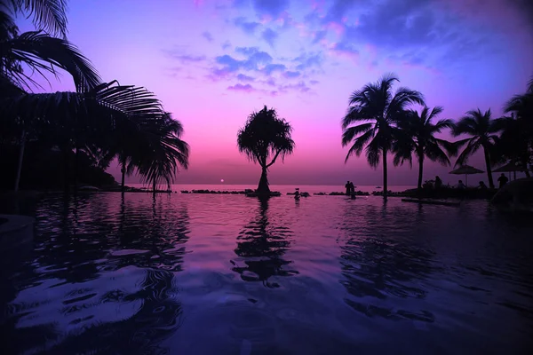 Basen przy plaży sunset — Zdjęcie stockowe