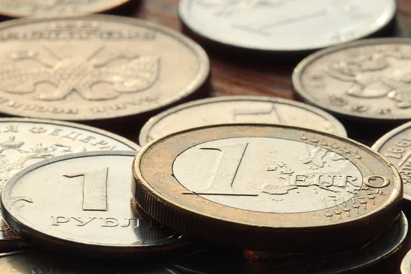 Φόντο κέρματα ευρώ και Ρούβλι Ρωσίας — Φωτογραφία Αρχείου