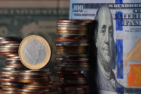 Концепция обмена евро и доллара — стоковое фото