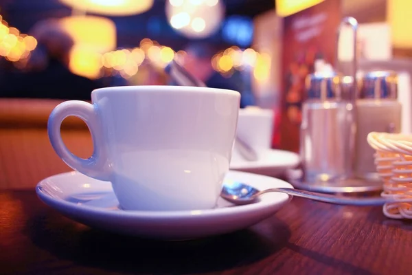 Чашка чая в ресторане — стоковое фото
