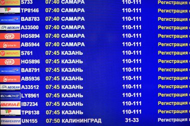Havaalanında uçuşlar gidiş zamanlamaları