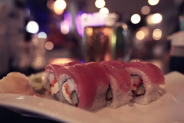 Sushi rolt op tafel — Stockfoto