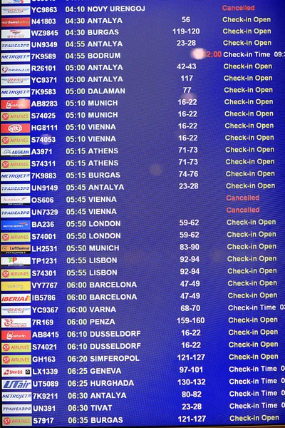 Horarios de salidas de vuelos en aeropuerto —  Fotos de Stock