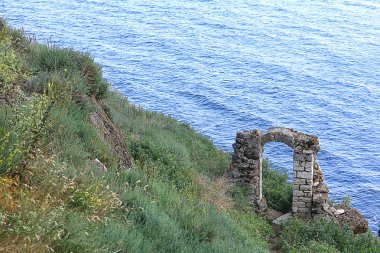 Harabeleri antik taş kemer