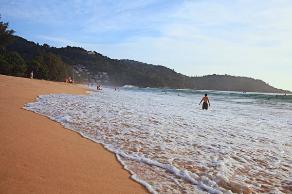 Surf onda do mar na praia de areia — Fotografia de Stock