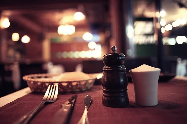 Serveras bord i restaurang — Stockfoto