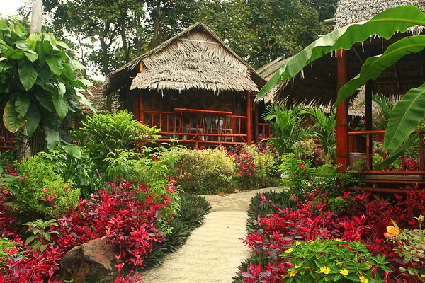 Thaiföld trópusi bungaló — Stock Fotó