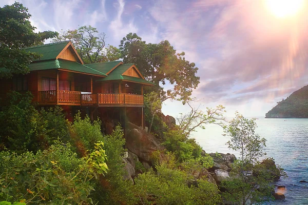 Bungalow en Tailandia trópicos — Foto de Stock