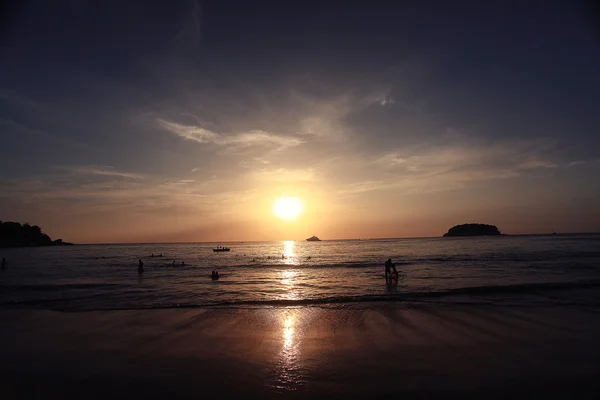 Zee strand bij zonsondergang — Stockfoto