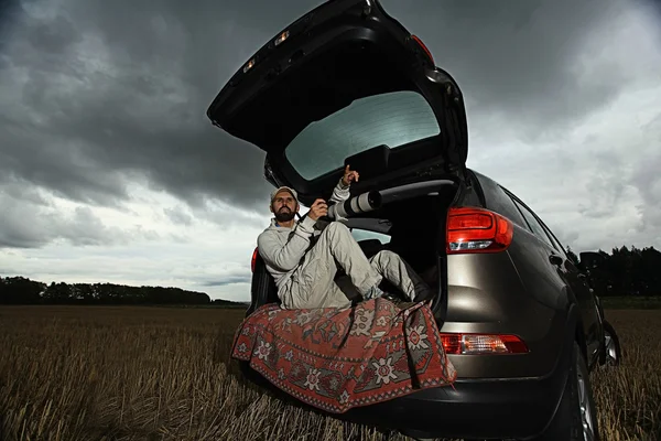 Photographer traveler in car — Stock Photo, Image