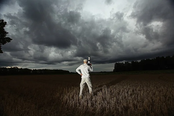 Photographer in autumn field — Stock Photo, Image