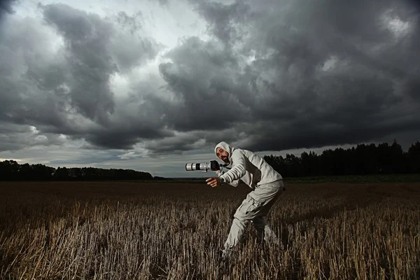 Photographer in autumn field — Stock Photo, Image