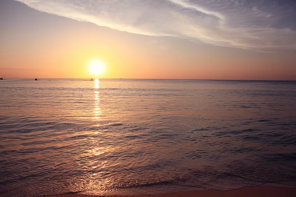 Plaża morska o zachodzie słońca — Zdjęcie stockowe