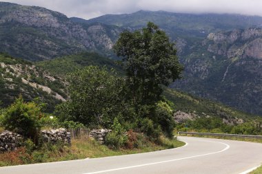 dağ yolu ile peyzaj