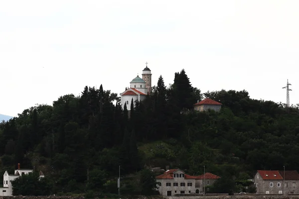 Paisaje europeo en las montañas —  Fotos de Stock